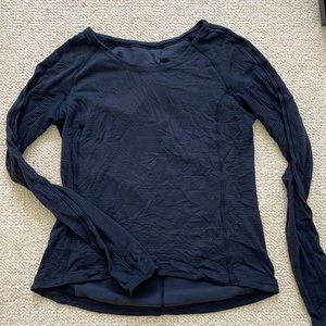 Lululemon fitness top thumbholes hole 4